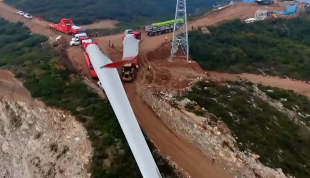 Álabe llegando a locación montañosa