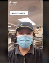 Josiah empleado de McDonald's
