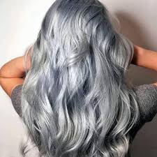 Conseguir un buen look con un color plateado de cabello